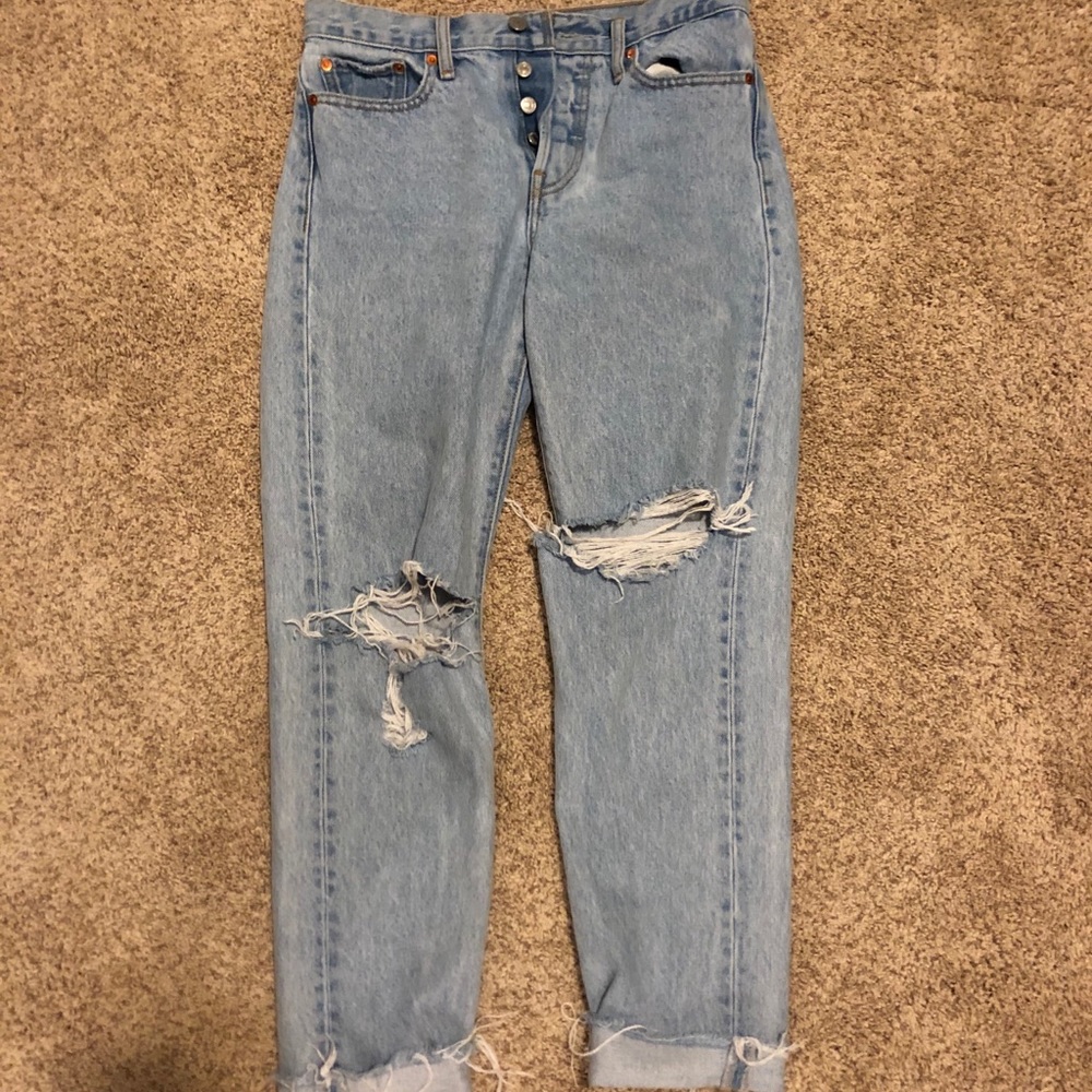 Levi’s- 501 light washed distressed